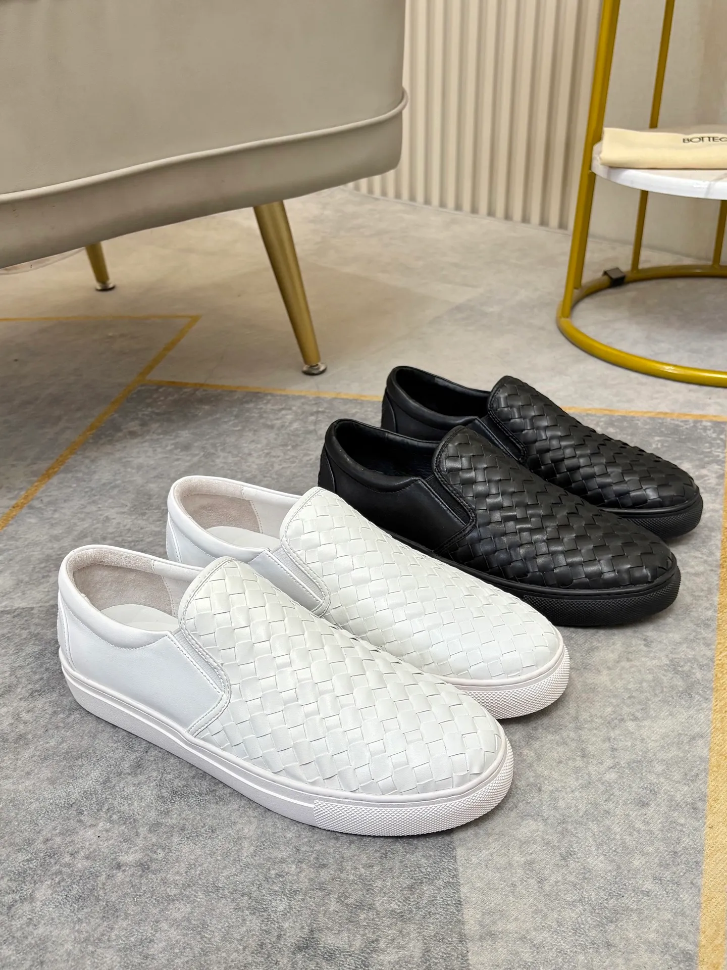 P420. BV men's casual shoes, handsome and versatile low-top shoes, woven cowhide upper, pigskin lining for the feet, 🌺🌺perfect shoe last, 🌲🌲 fashionable and handsome, comfortable on the feet, 🚗🚗wear-resistant and non-slip rubber outsole. Code number: 38-44. 45 is custom-made and cannot be returned or exchanged
